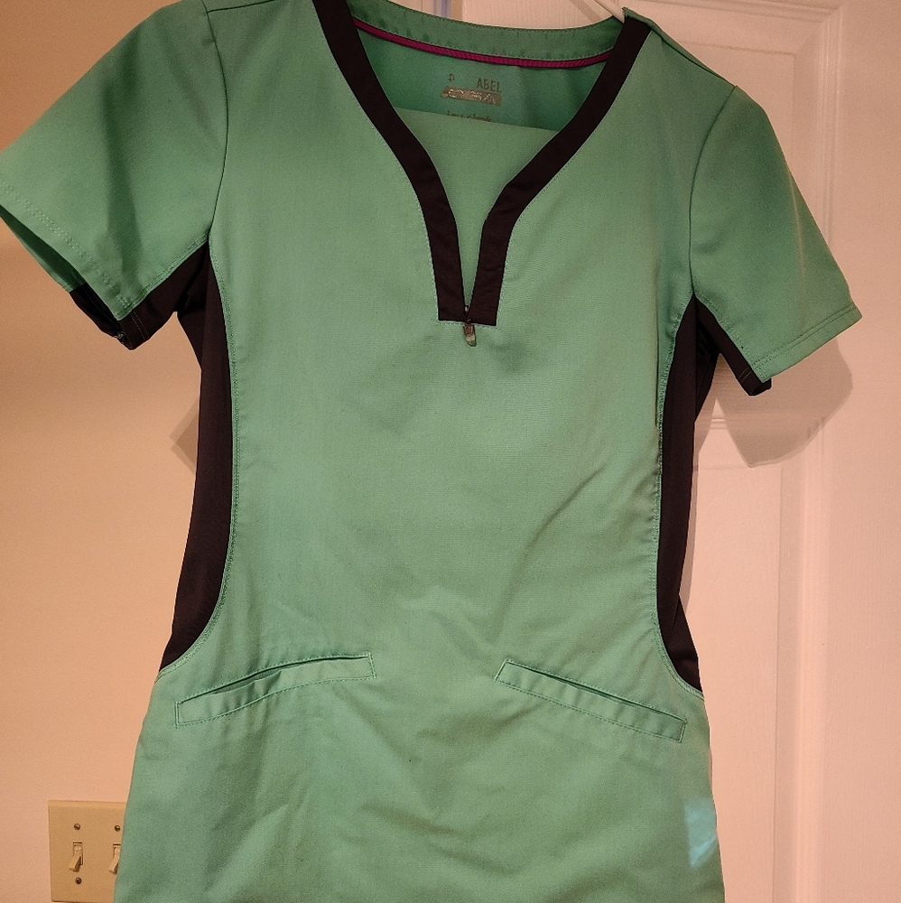 2 scrub sets